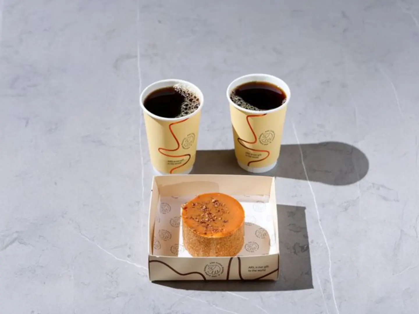 قهوة اليوم بارد برازيلي -قوجي +تشيز كيك بيكان