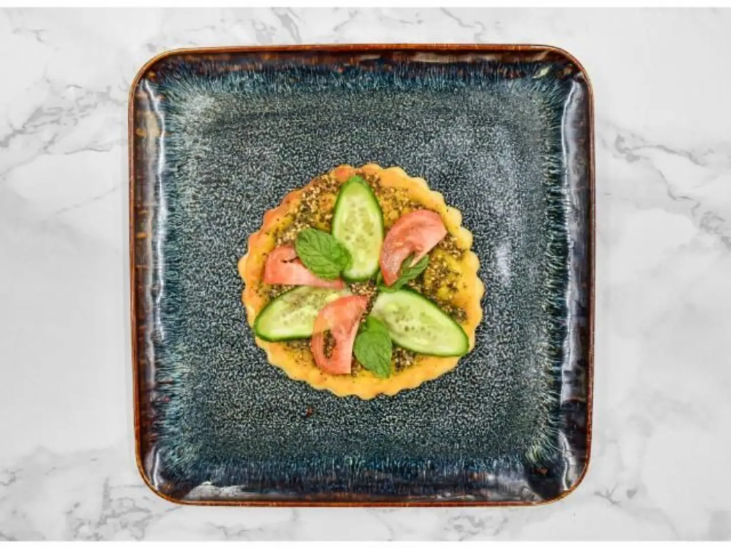 منقوشة زعتر بالخضار