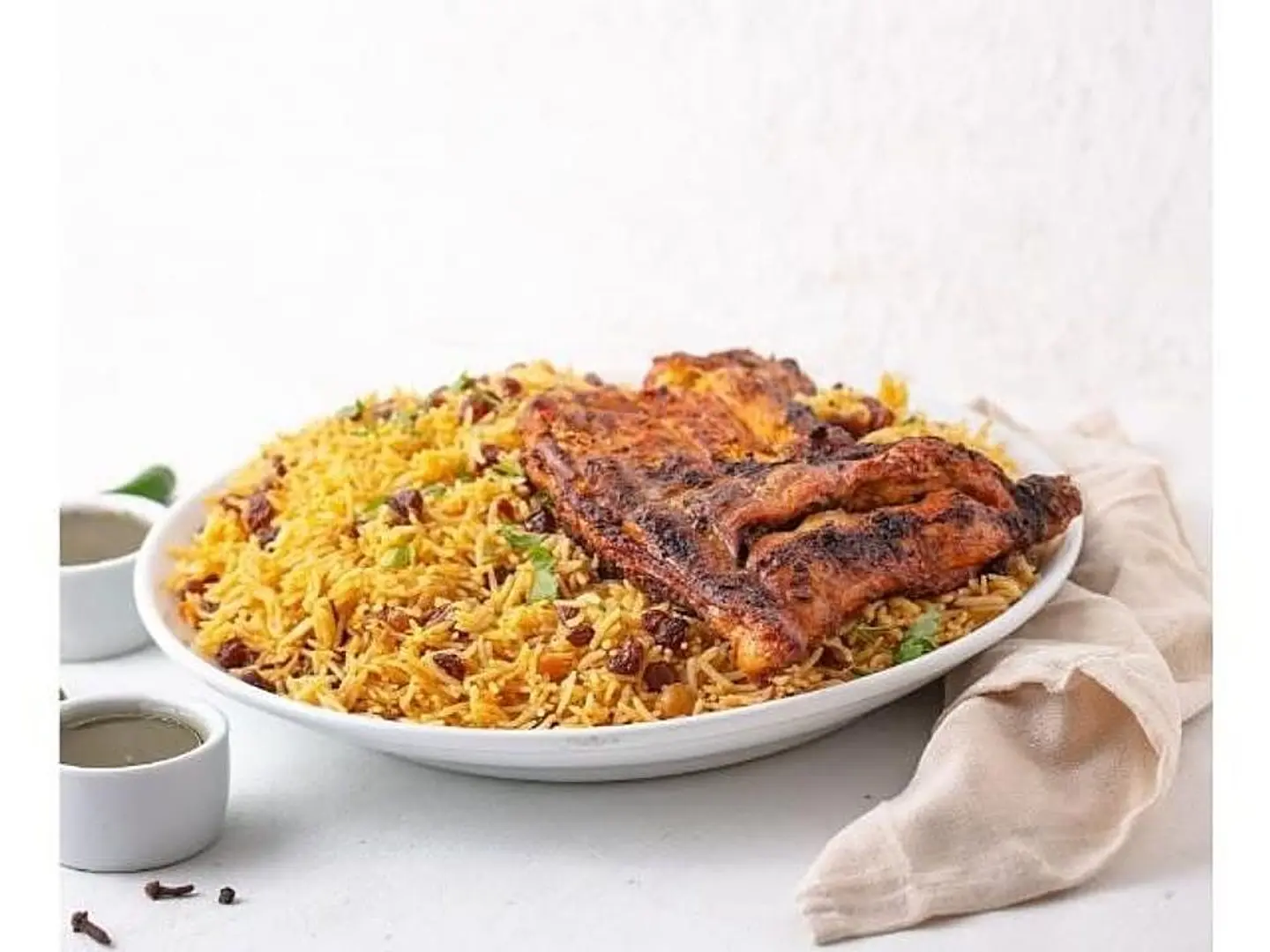 نص دجاج فحم مع الرز