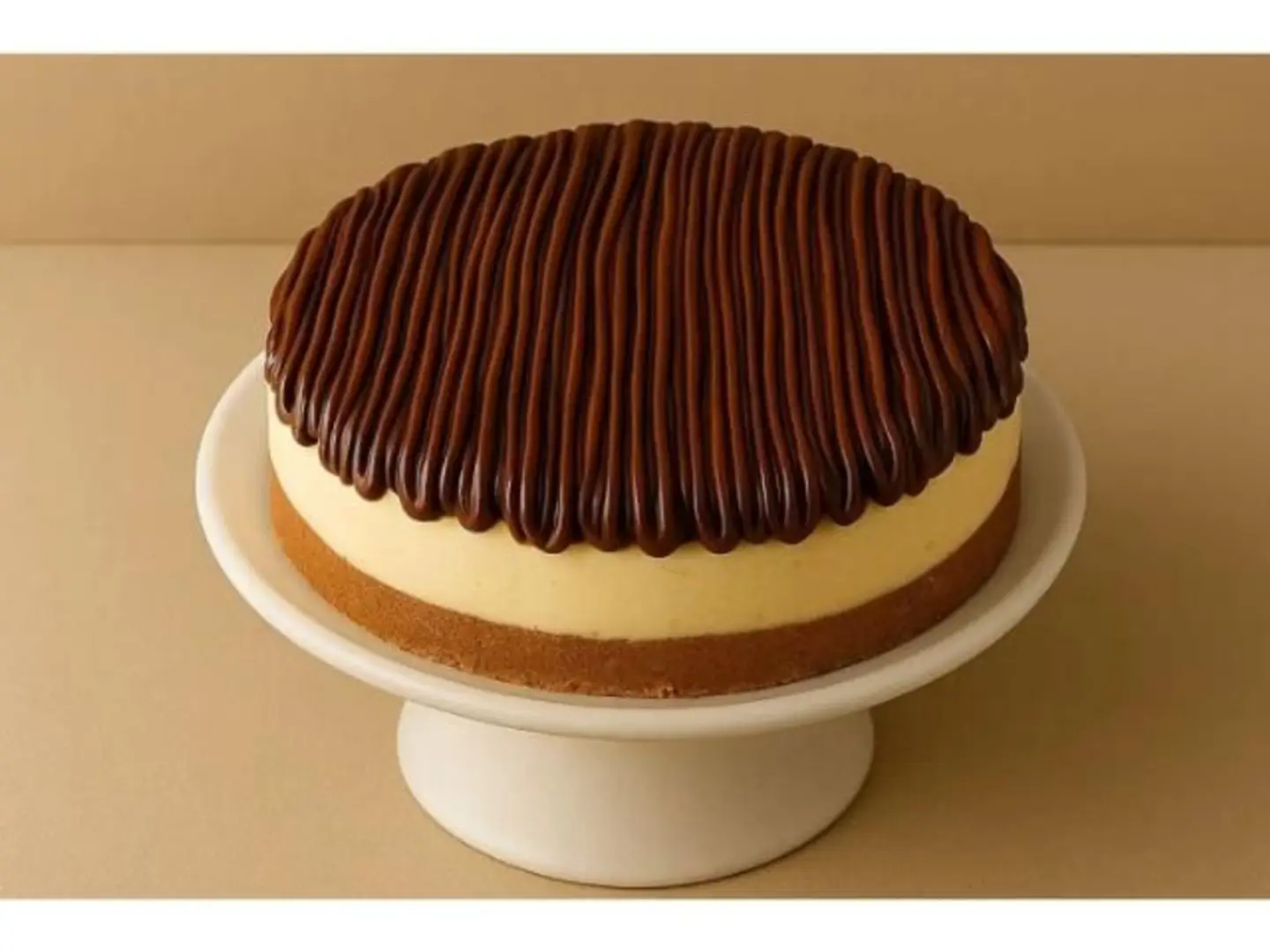 تشيز كيك مع صوص شوكولاتة