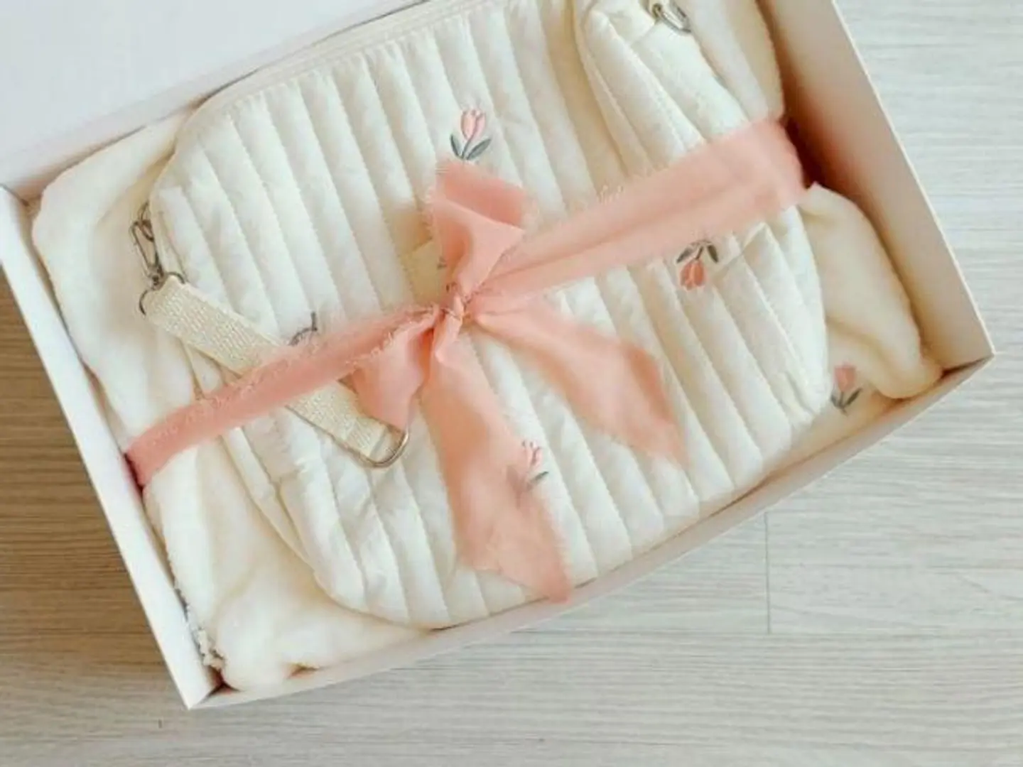 مفرش وحقيبة توليب