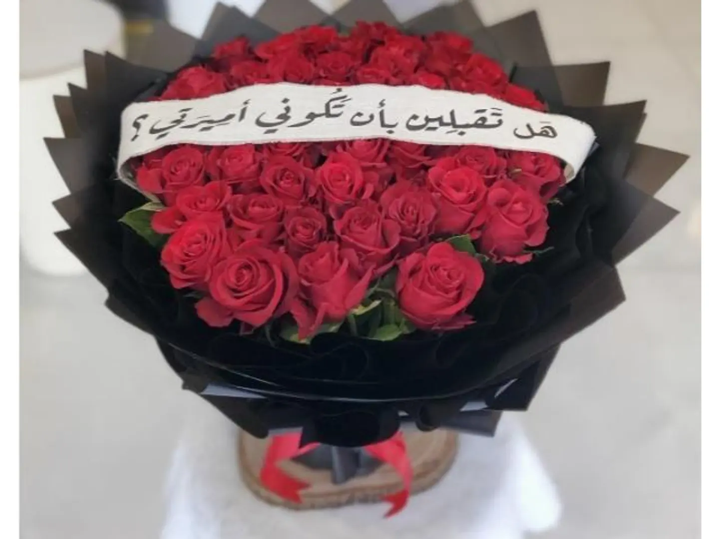 بوكيه ورد جوري احمر مع عباره