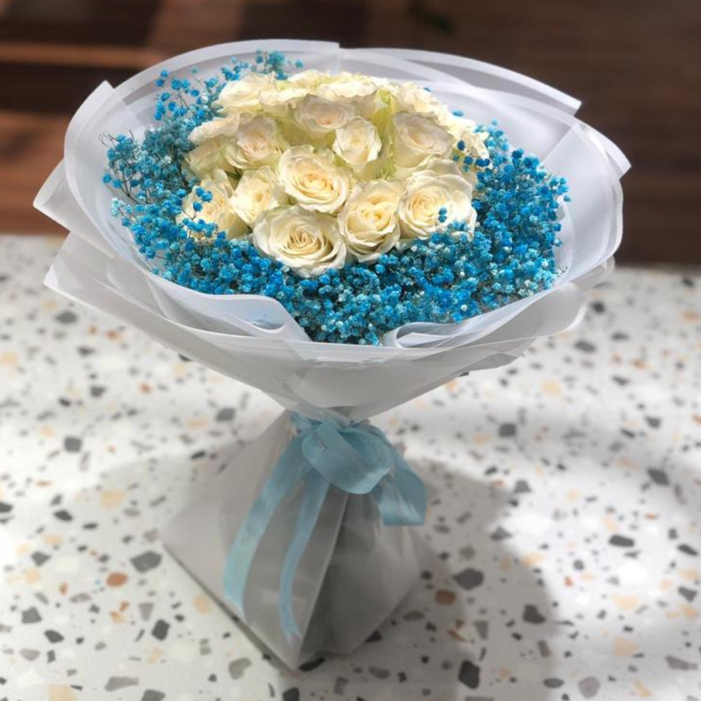 B10   Blue Gypso And White Rose