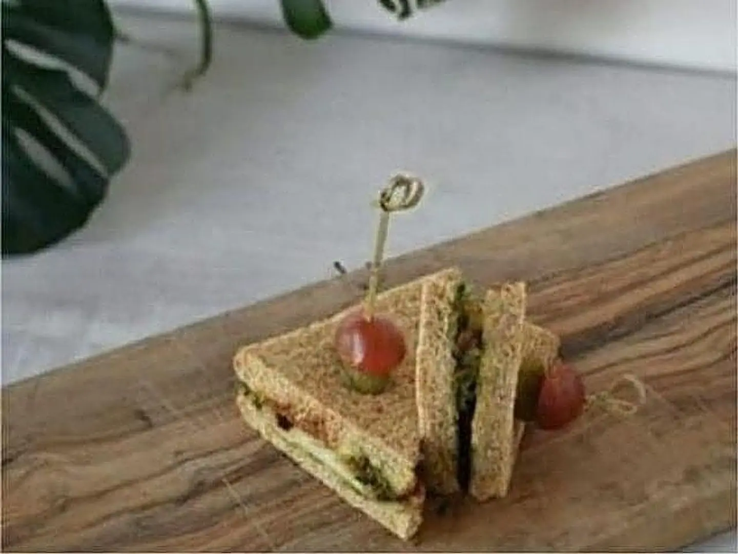 Halloumi Pesto Sandwich (2 Pieces)