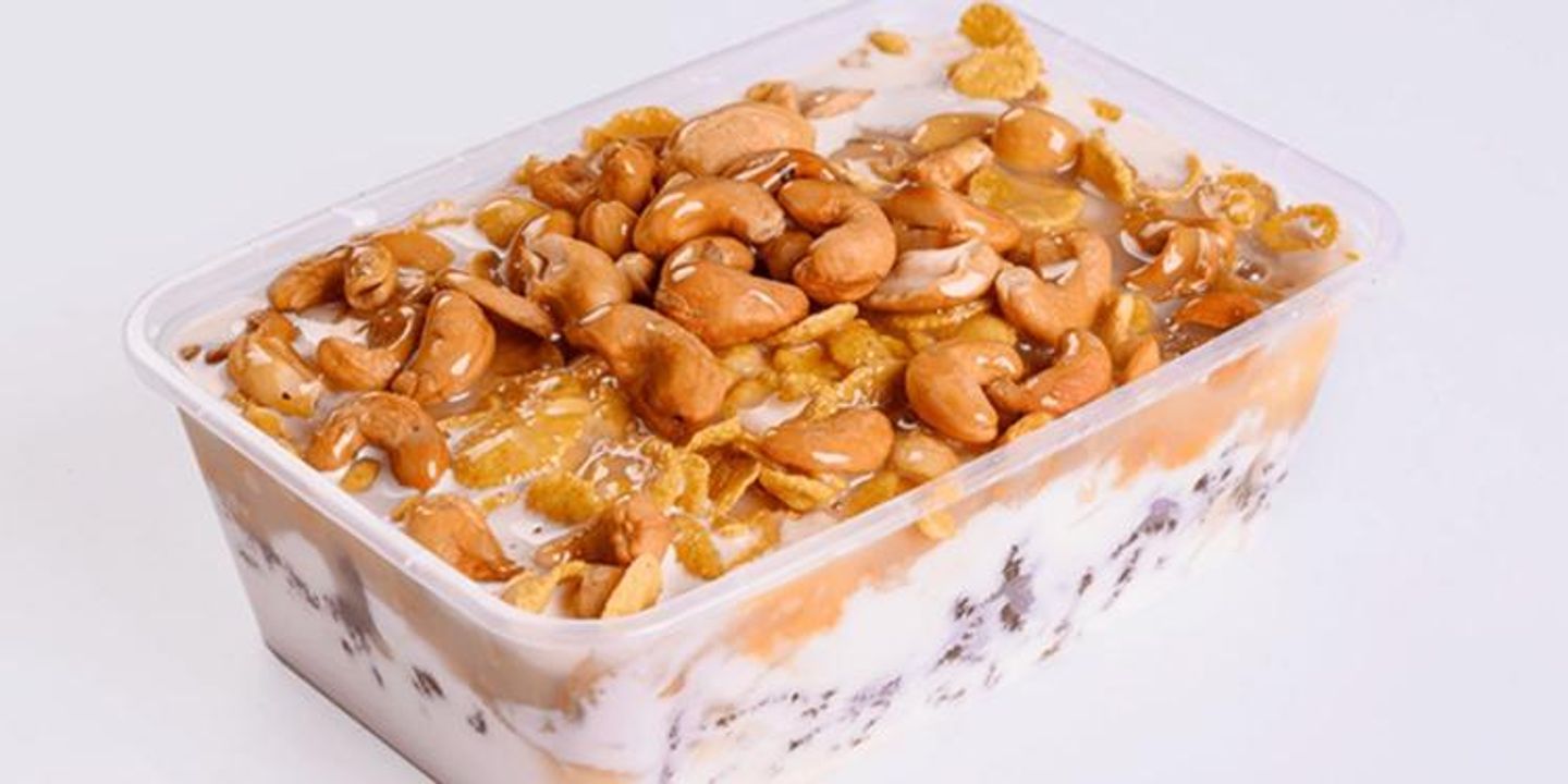 معصوب ملكي مع المكسرات