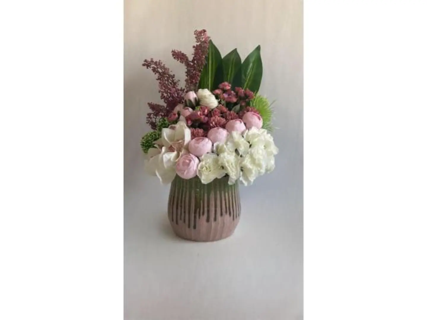 Distinctive Natural Board Marble Vase