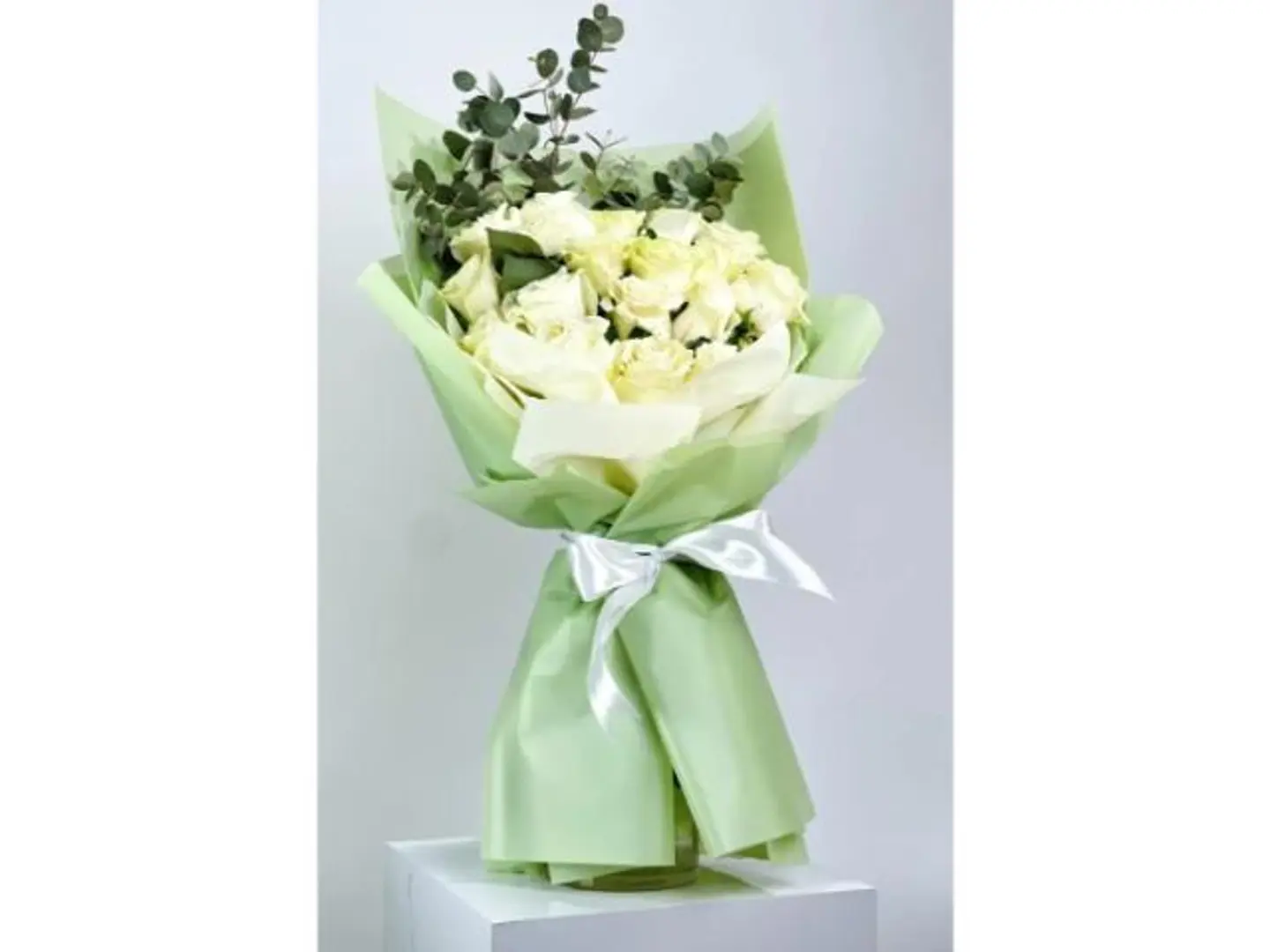 باقة جوري أبيض رقيقة