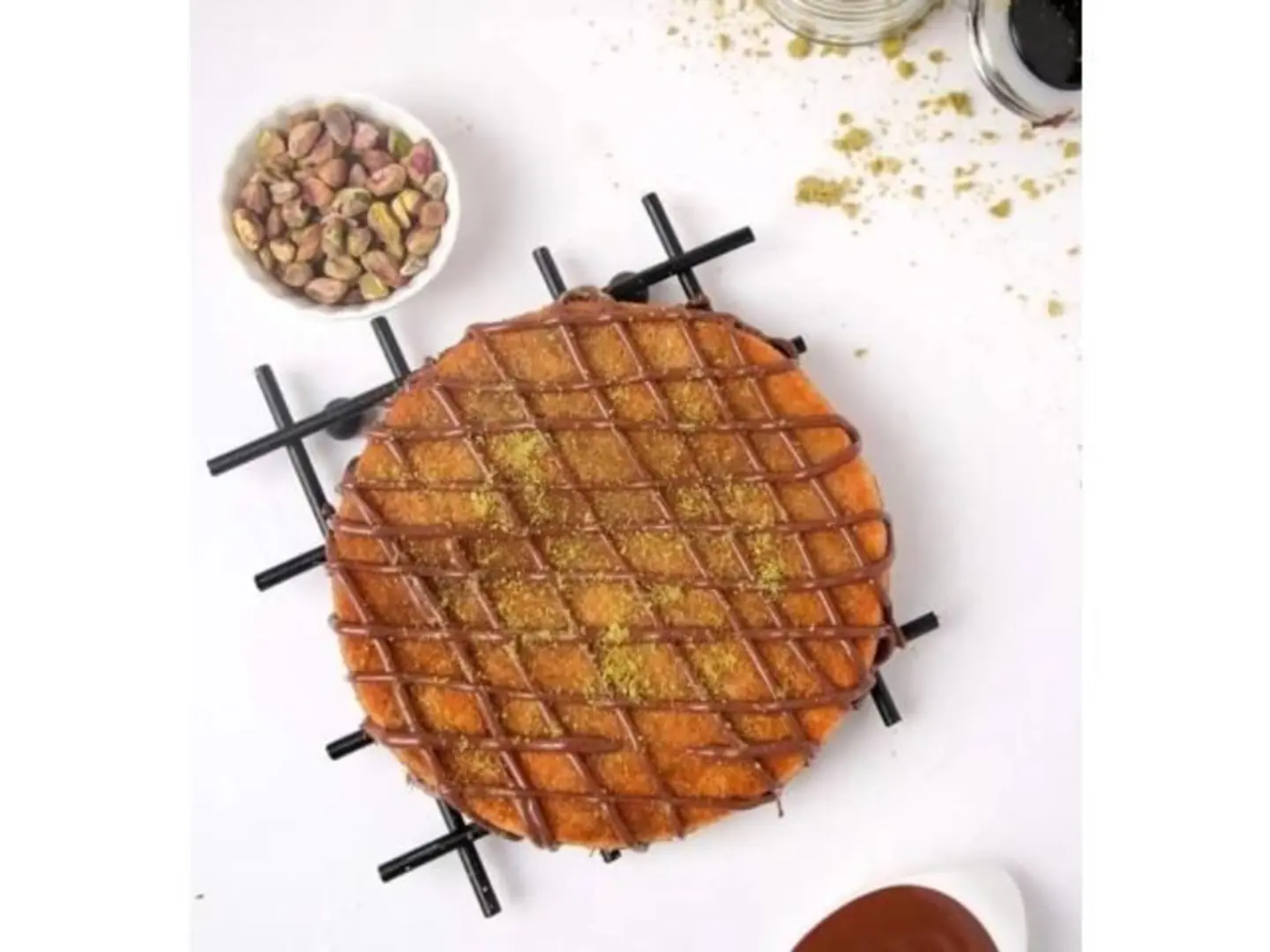 Round Kunafa With Cream And Nutella