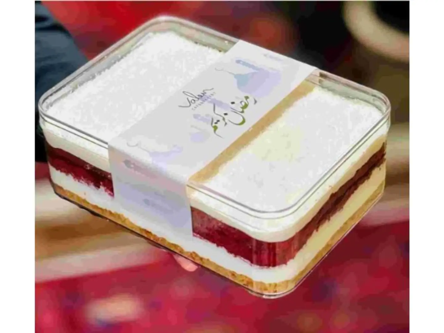 كيك رد فلفت بالجوز حجم وسط