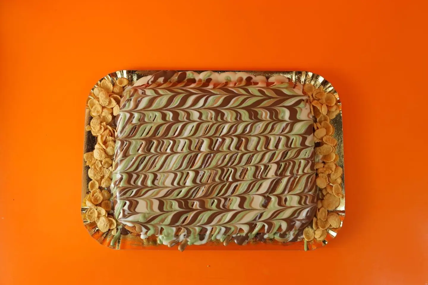 Rectangular Kunafah With Cream Filling And Mixed Sauce