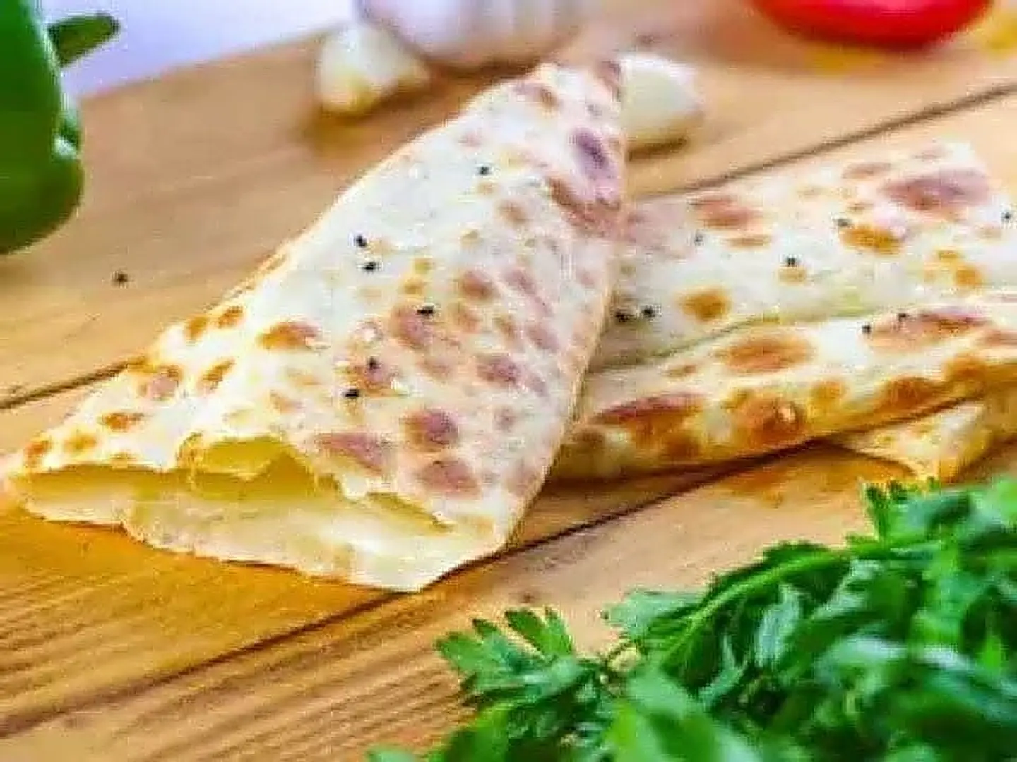 فطيرة عكاوي مع زعتر