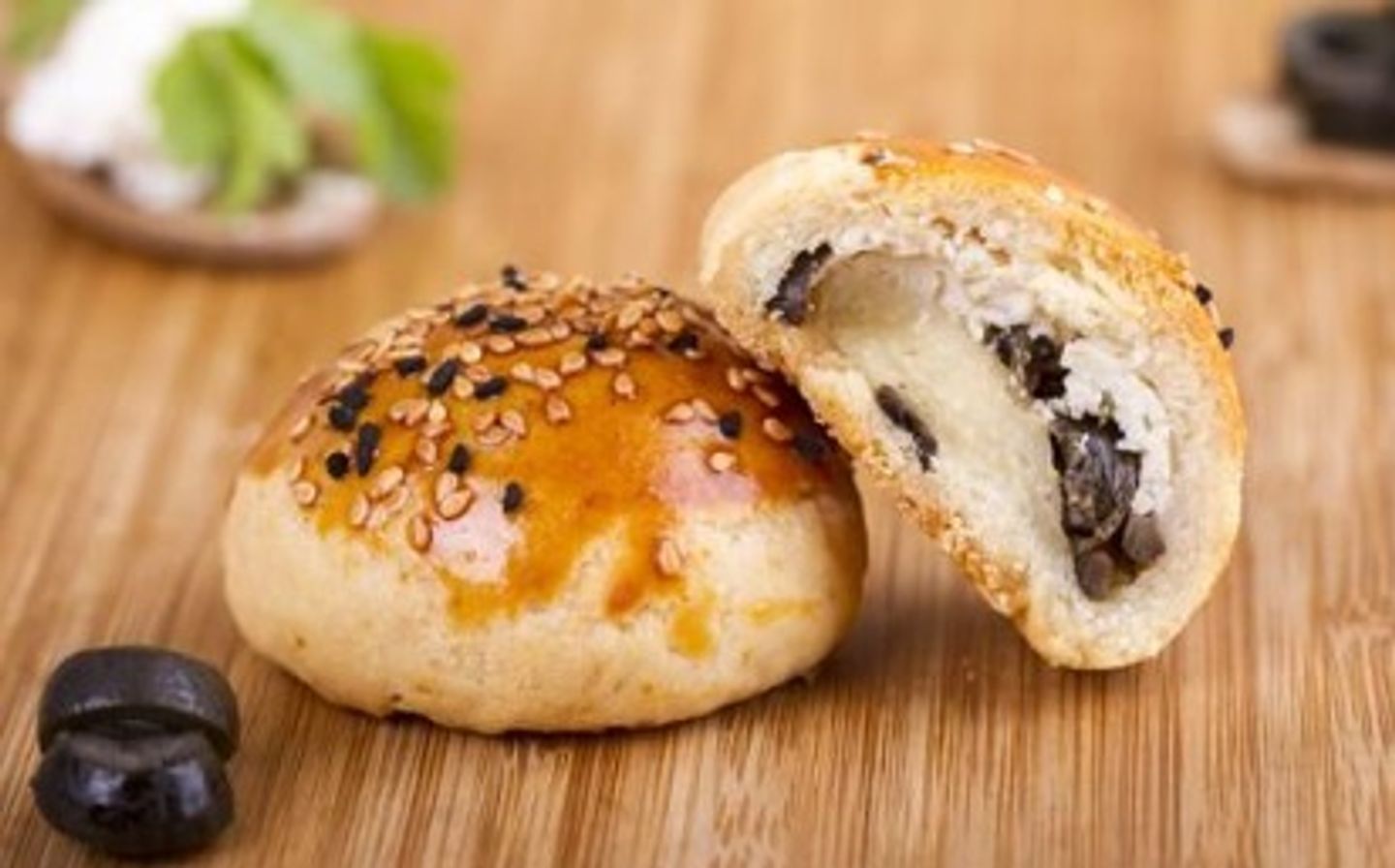 فطيرة جبن بالزيتون