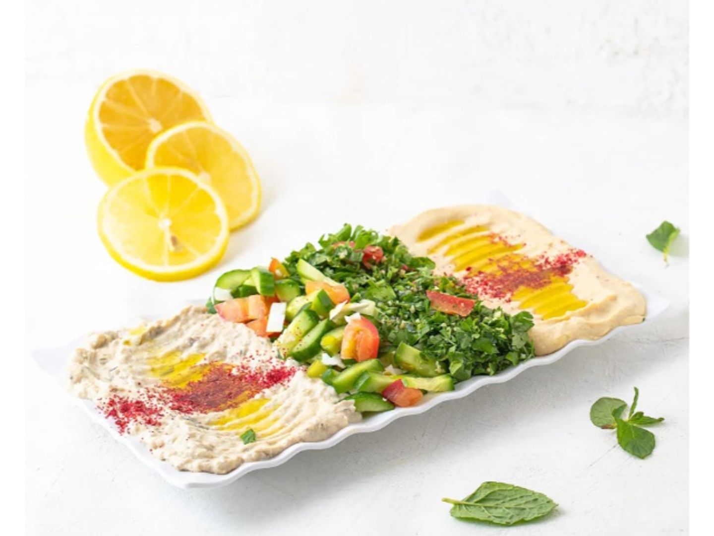 صحن مقبلات مشكل وسط