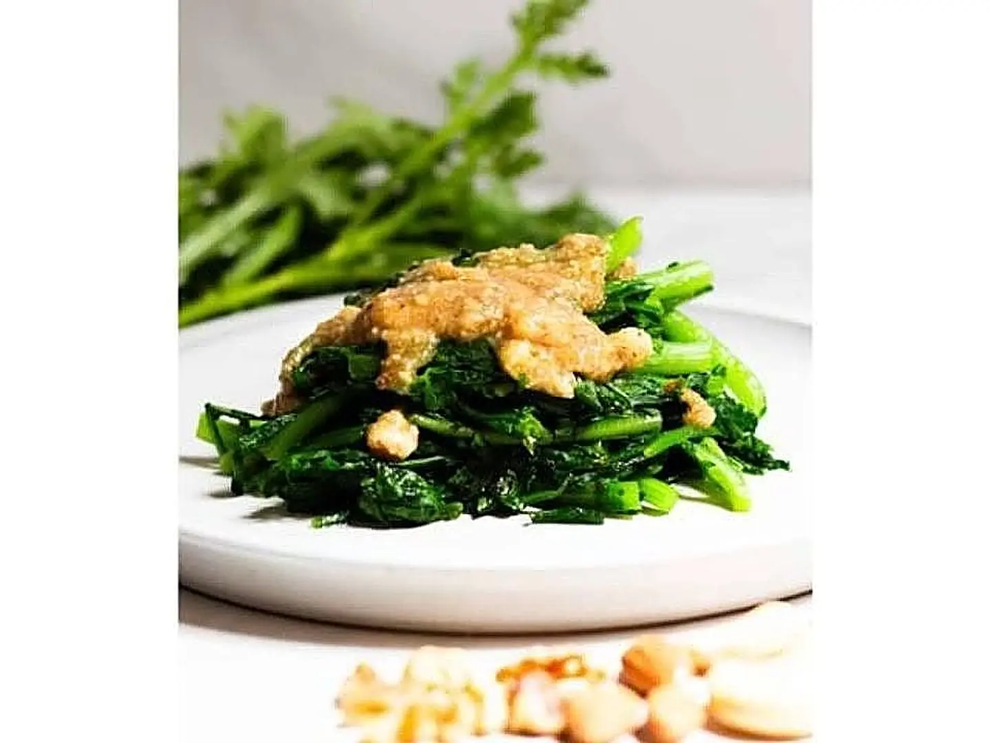 Fried Chinese Chrysanthemum Flower With Minced Garlic
