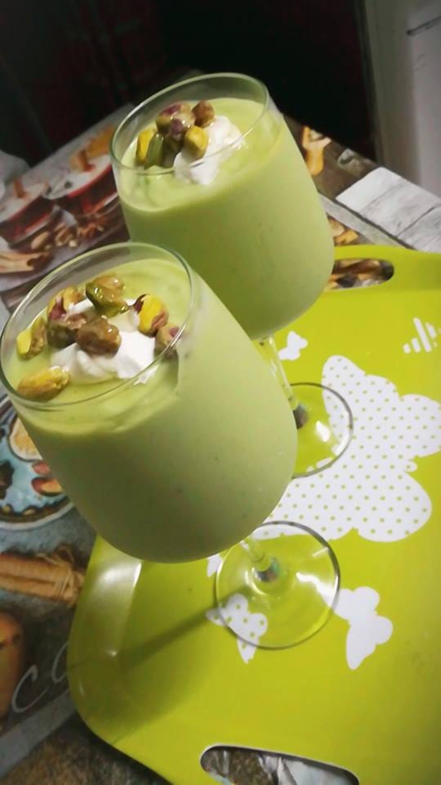 افوكادو بالعسل و المكسرات - كبير جدا