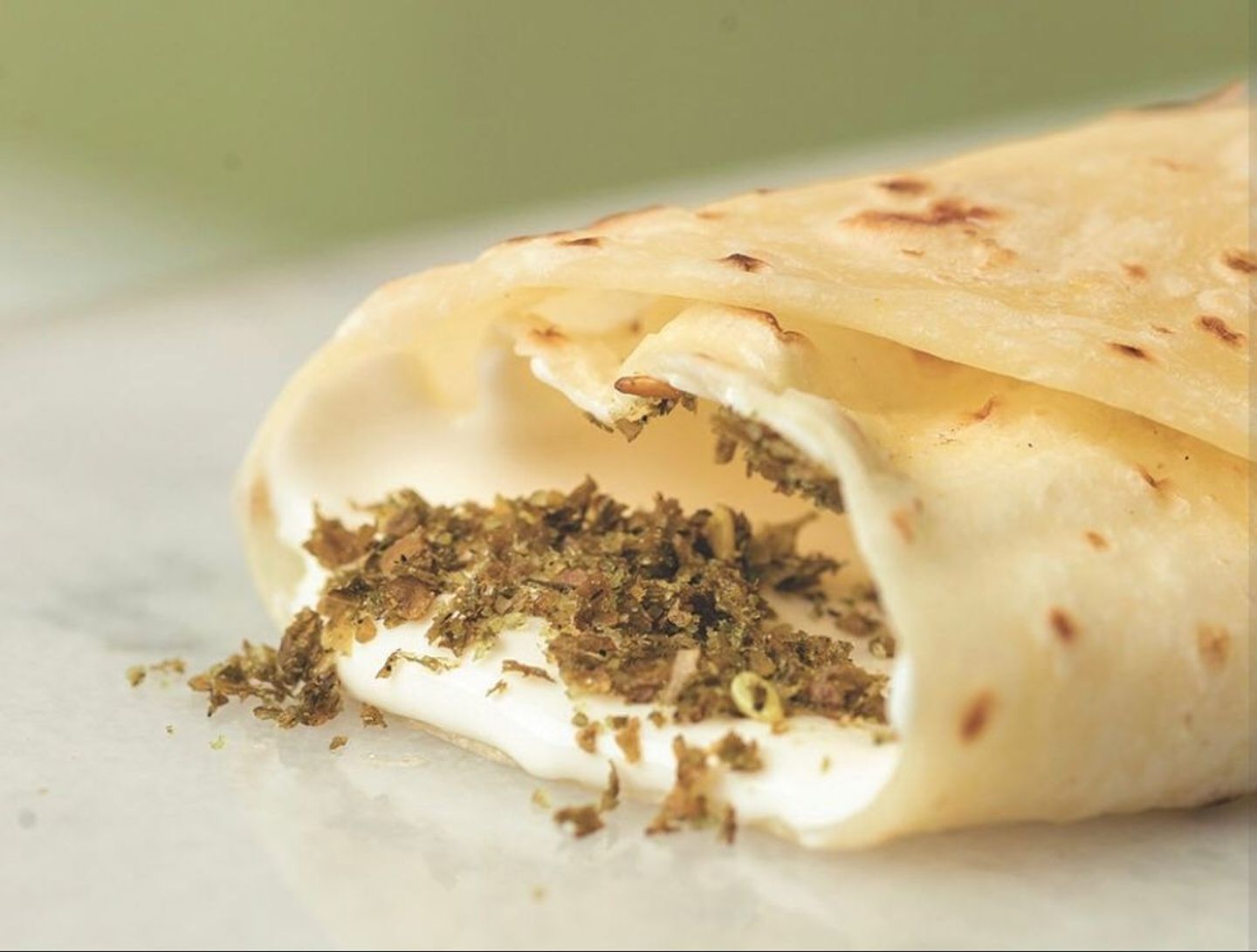 ساندوتش جبن وزعتر بخبز الشباتي