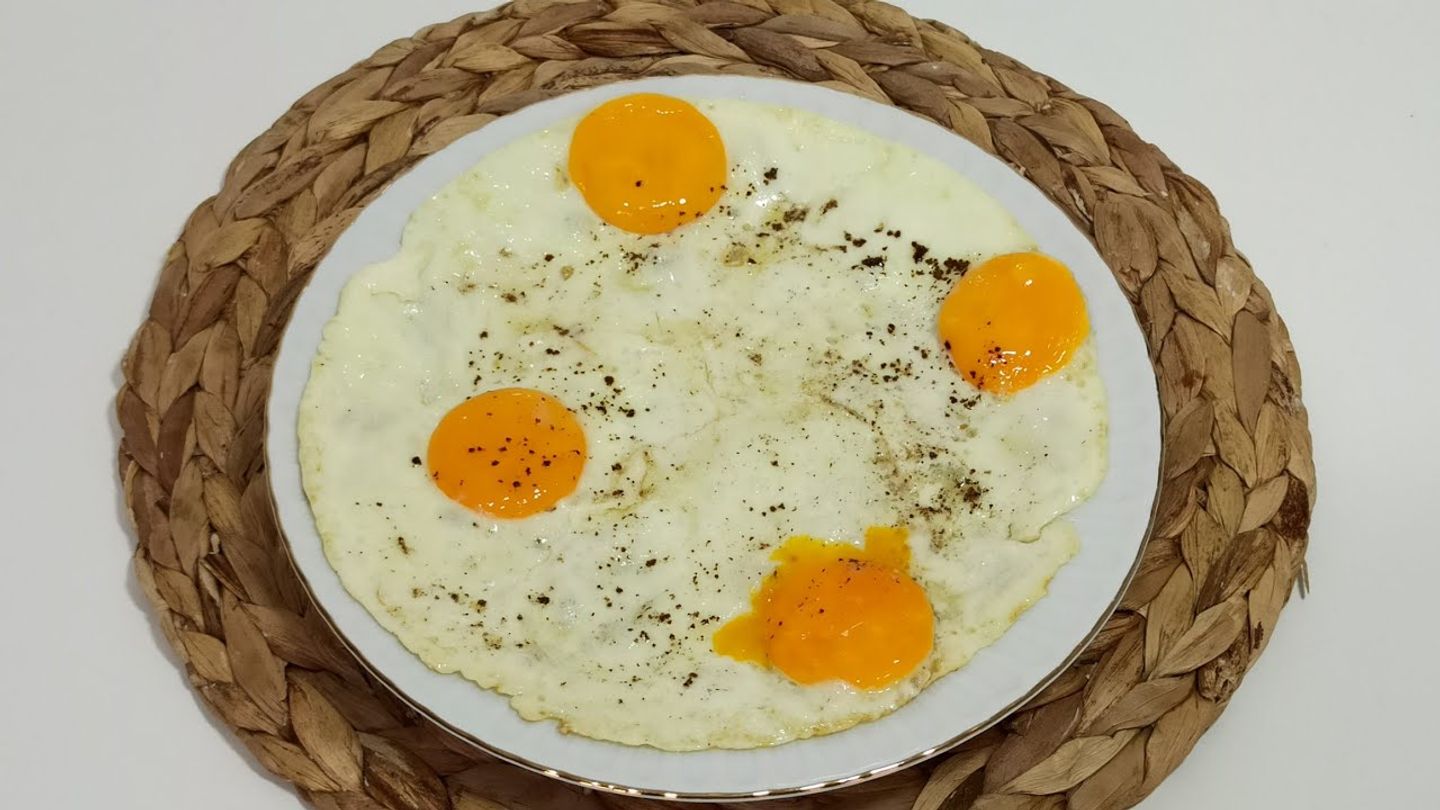 بيض عيون