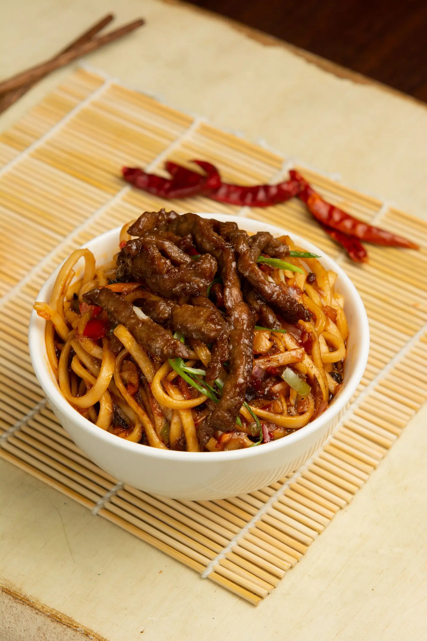 Mixed Chilli Sauce Noodles With Beef