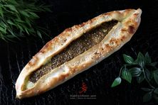 فطيرة جبن عكاوي بالزعتر