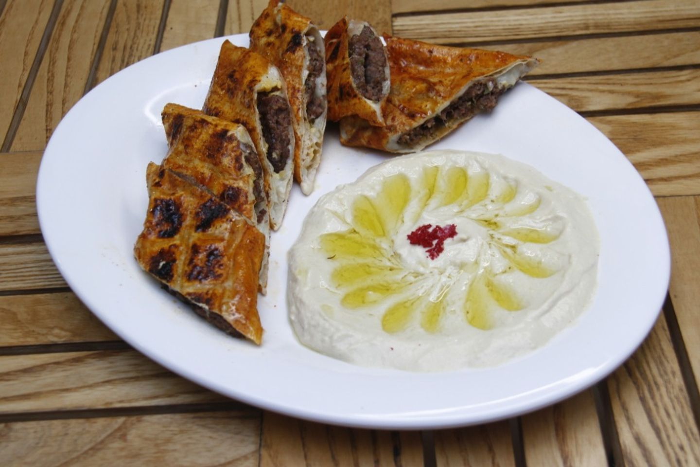 صحن سبيشل كباب الطيبين بالاجبان والصوص - لحم
