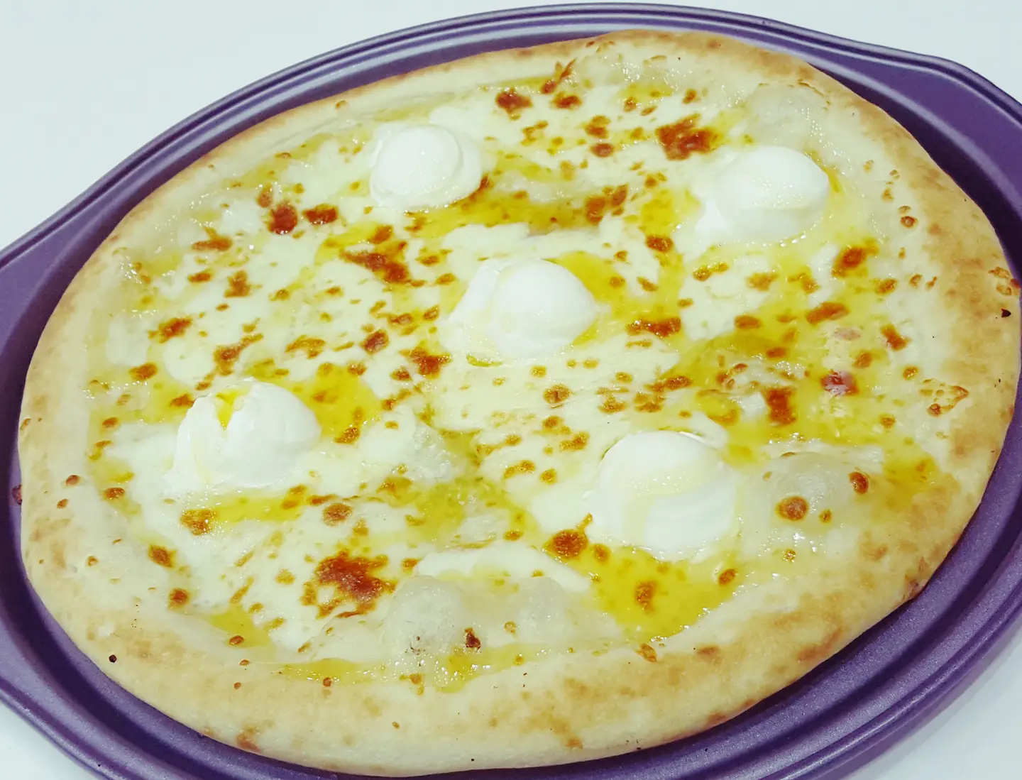 Honey With Labnah Pizza