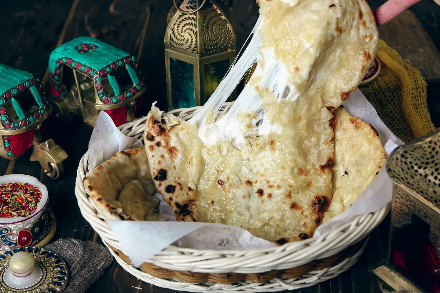 خبز نان بالجبنة