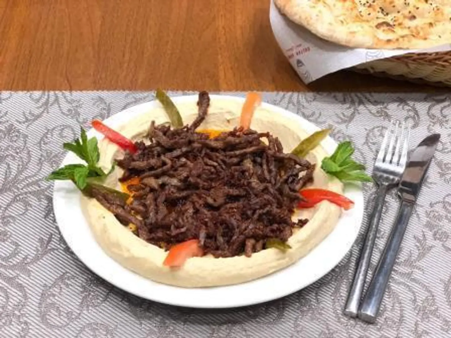 Hummus With Meat