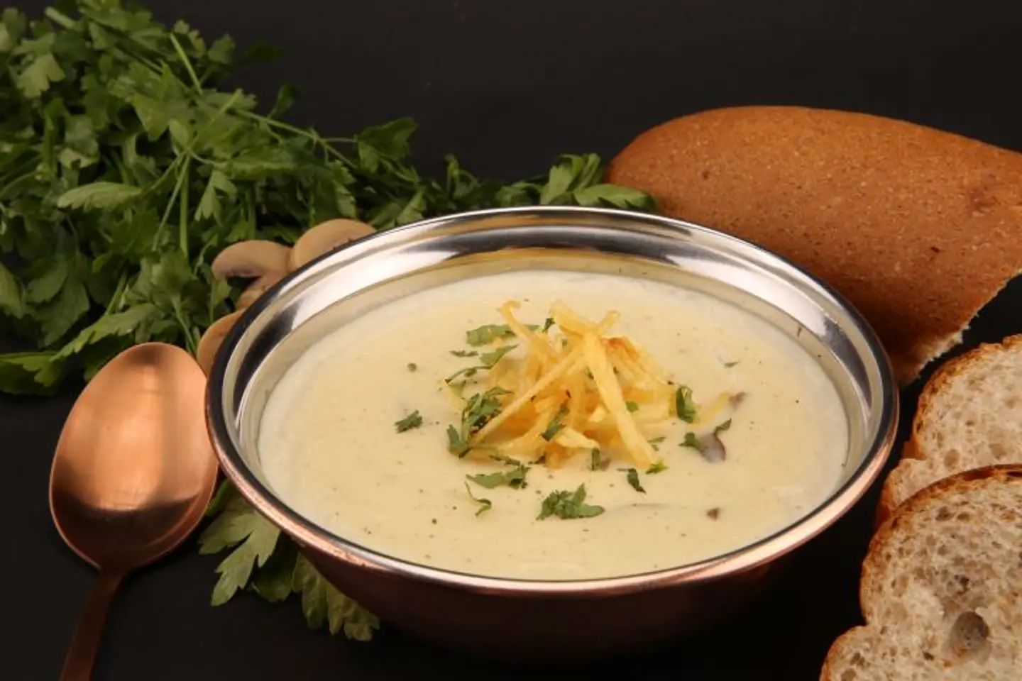 شوربة كريمة بالفطر و الدجاج