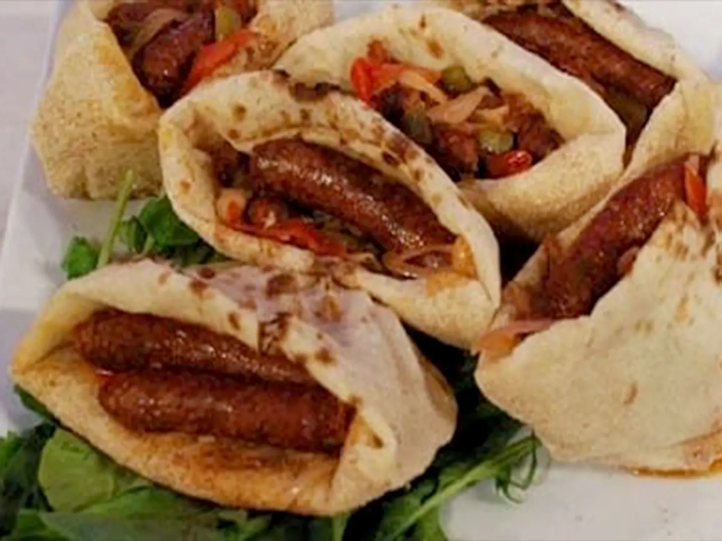 سجق اسكندرانى بلدي في خبز بلدي