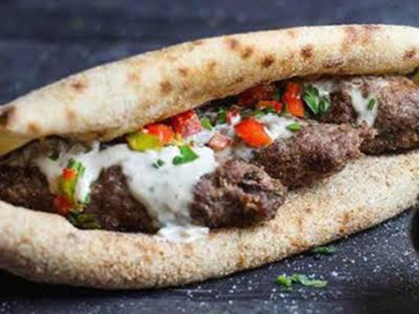 كفتة حلة في خبز بلدي