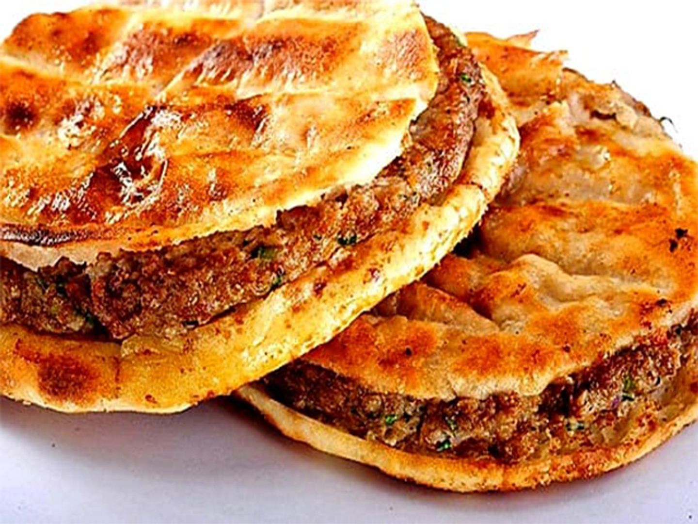 حوواشى لحمة بلدي طازجة في خبز بلدي