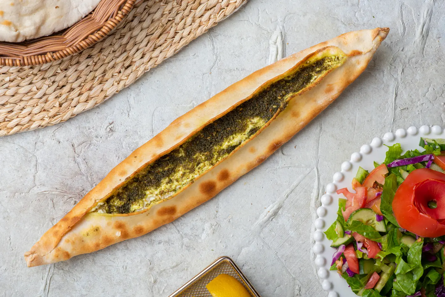 فطيرة لبنة بالزعتر