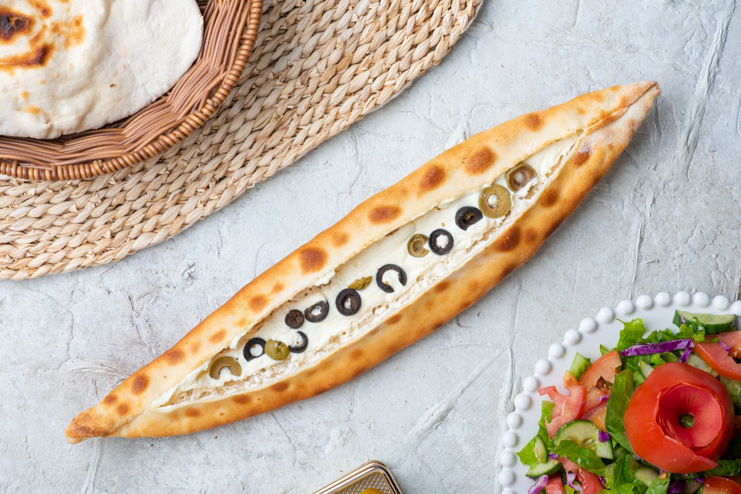 فطيرة لبنه بالزيتون