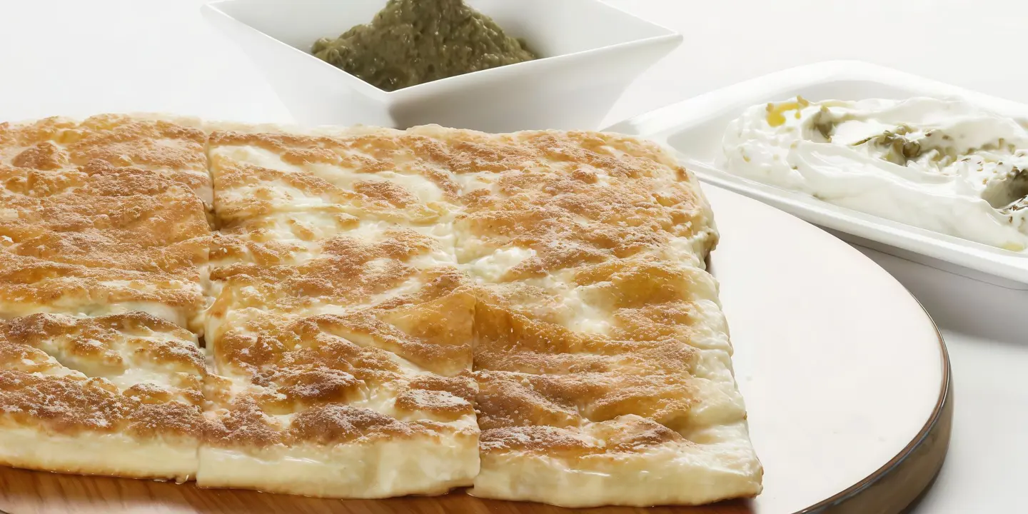 مطبق حالي بالقشطة والجبنة