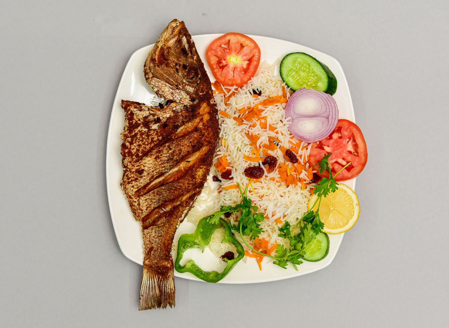 سمك شعور مع الأرز