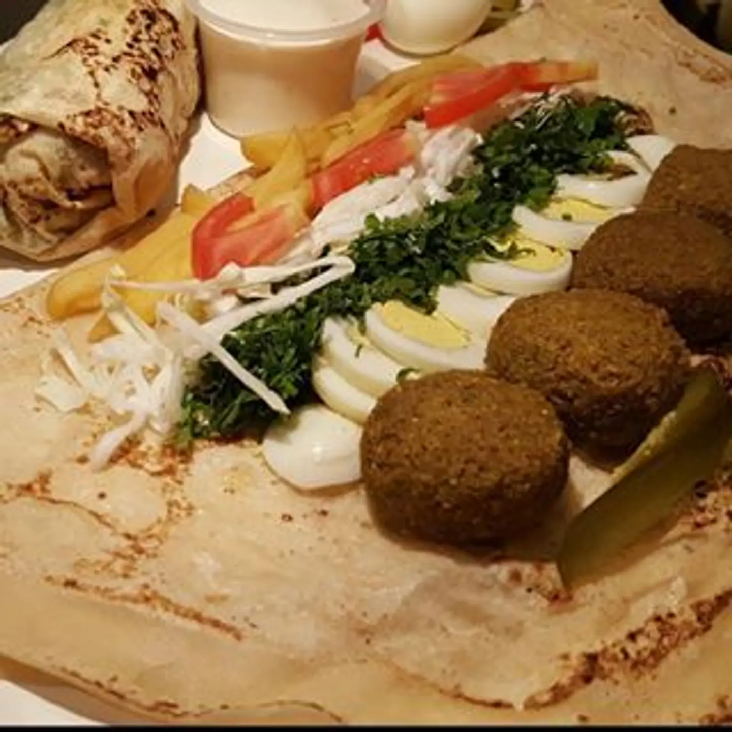 5 سندويش فلافل حمص بيض واحصل على 1 مجانا