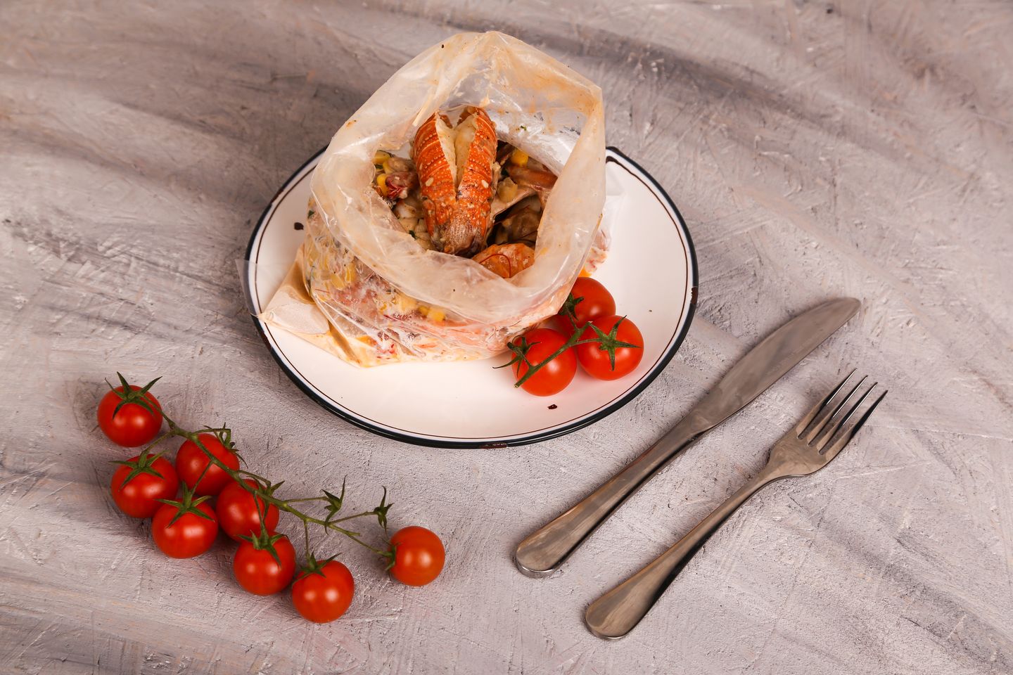 أكياس الجمبري بالصوص الأبيض