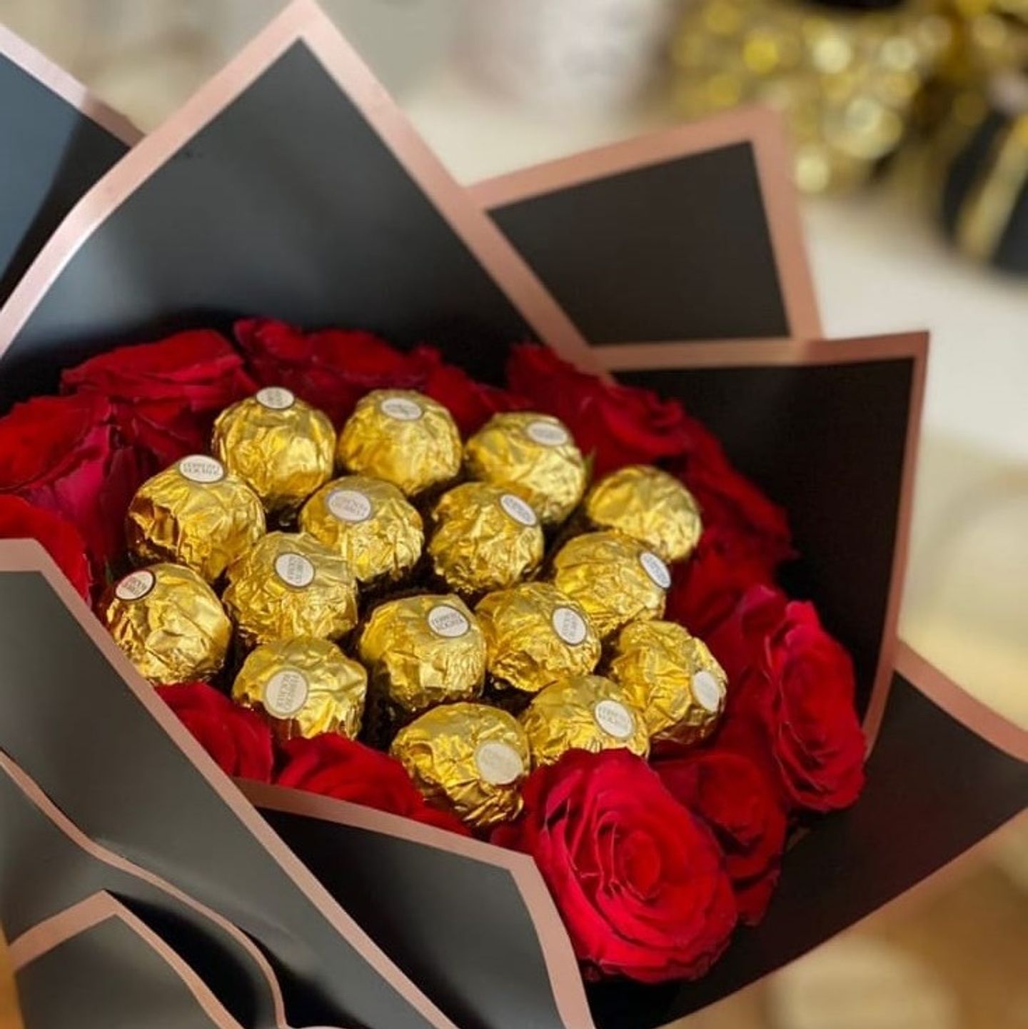 شوكولاتة فيروروشيه مع ورد
