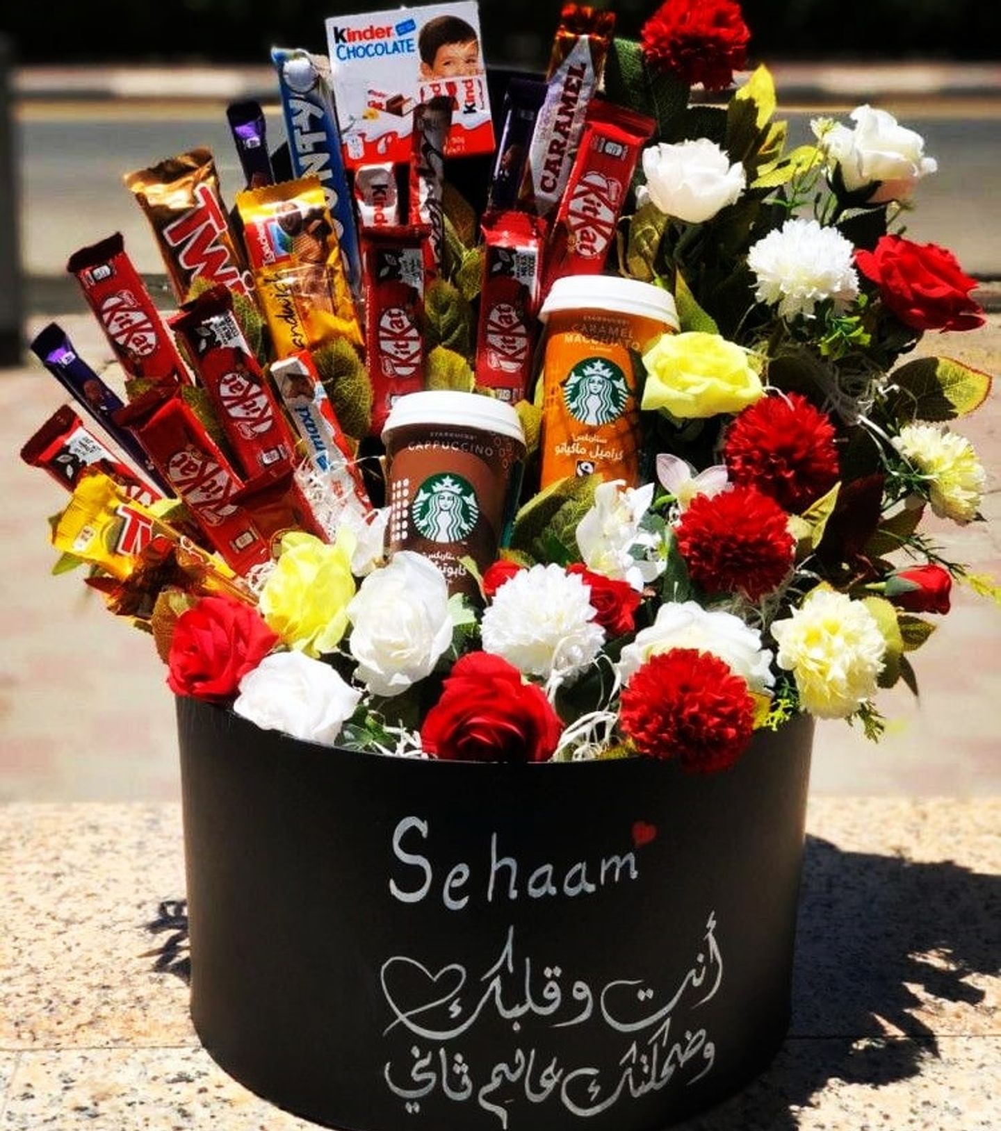 صندوق شوكلت مع القهوه والورد