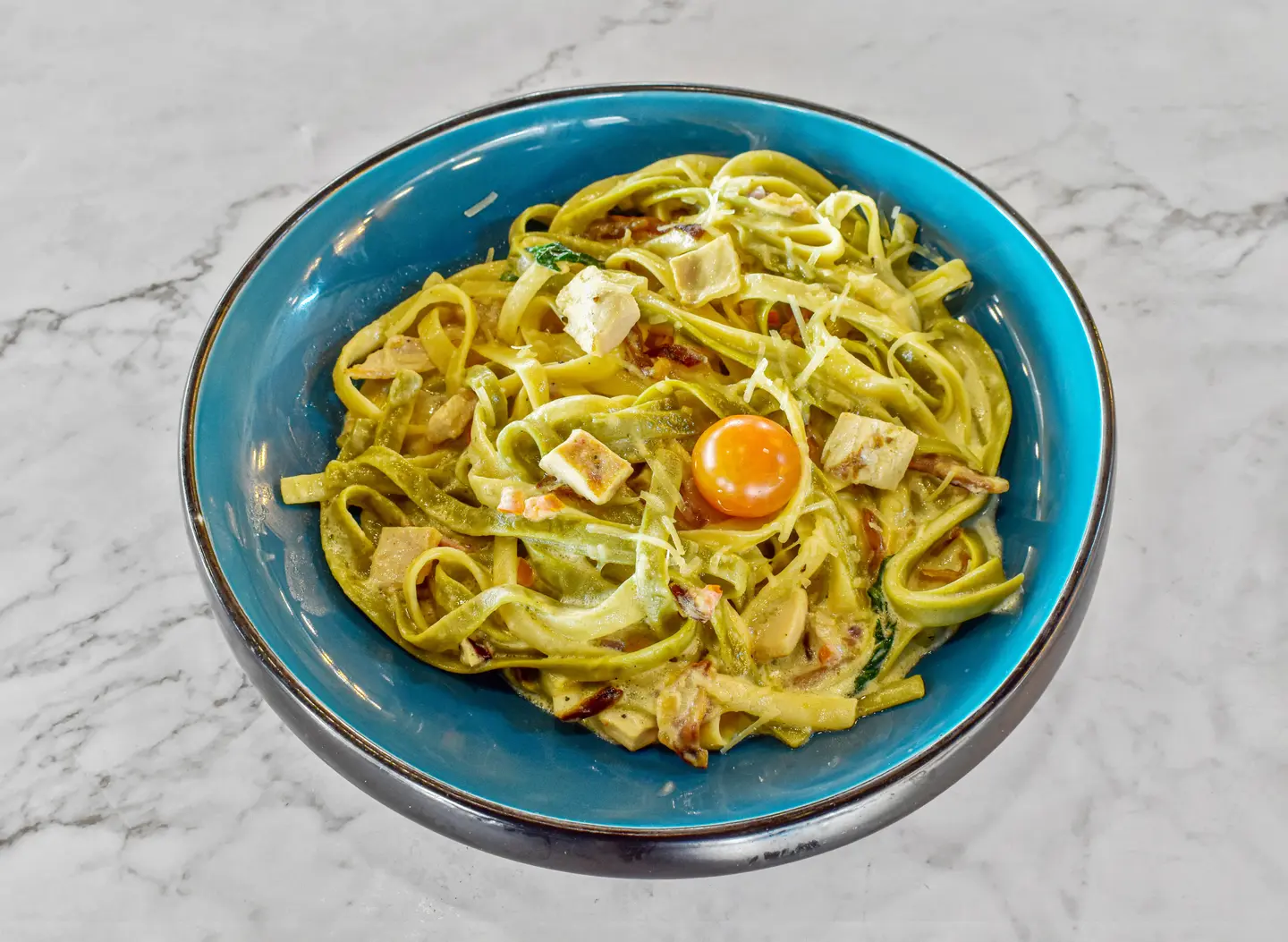 Chicken And Garlic Pasta