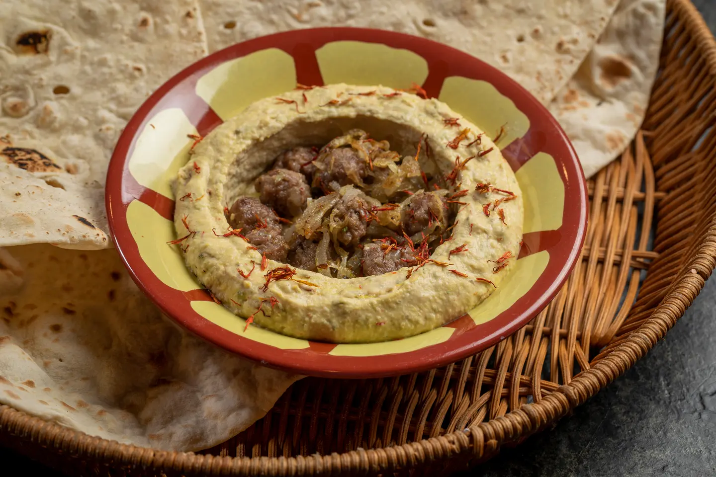 حمص بالكباب