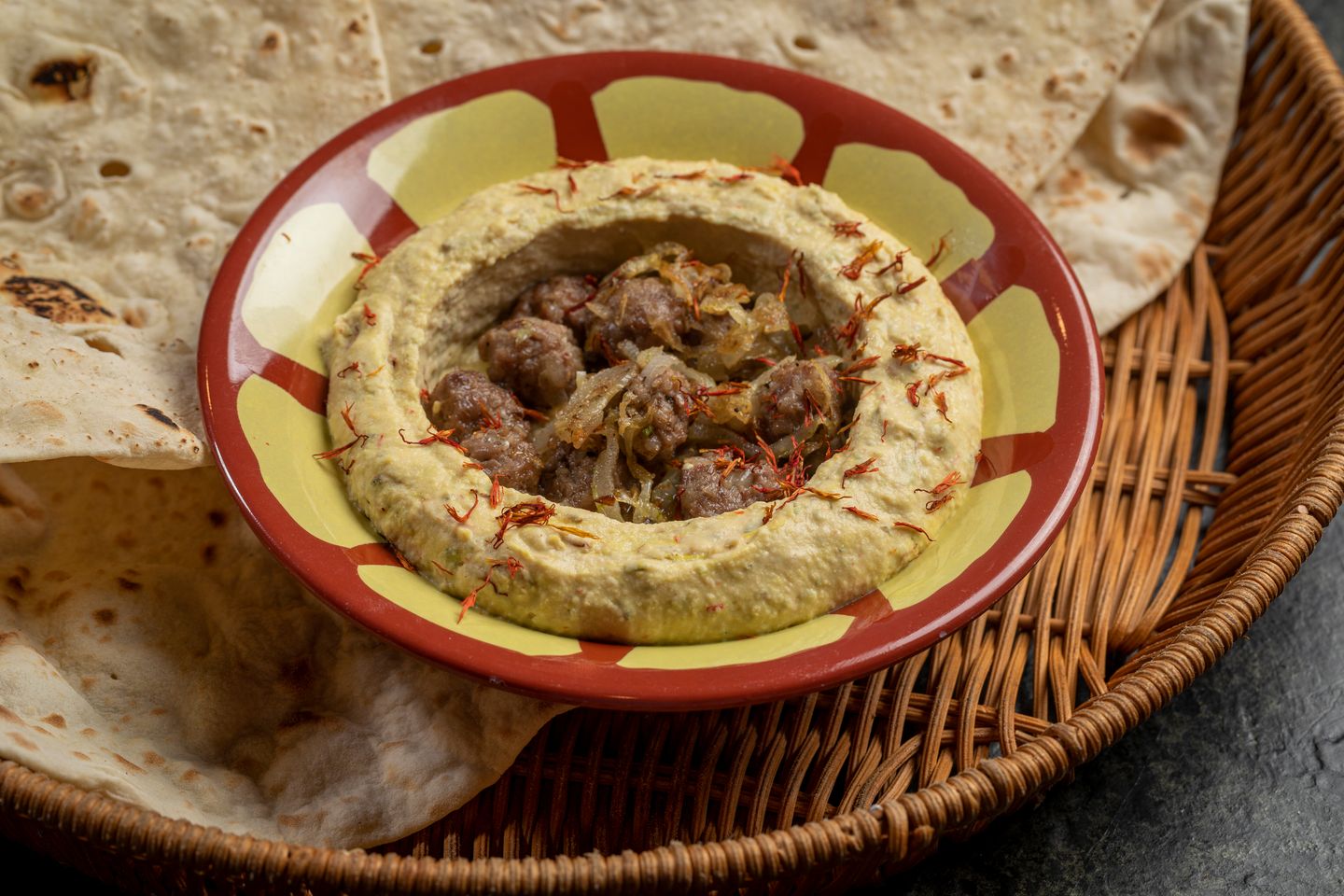 حمص بالكباب