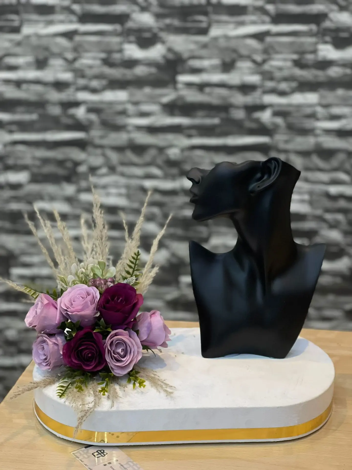 منيكان اسود + ورد منوع