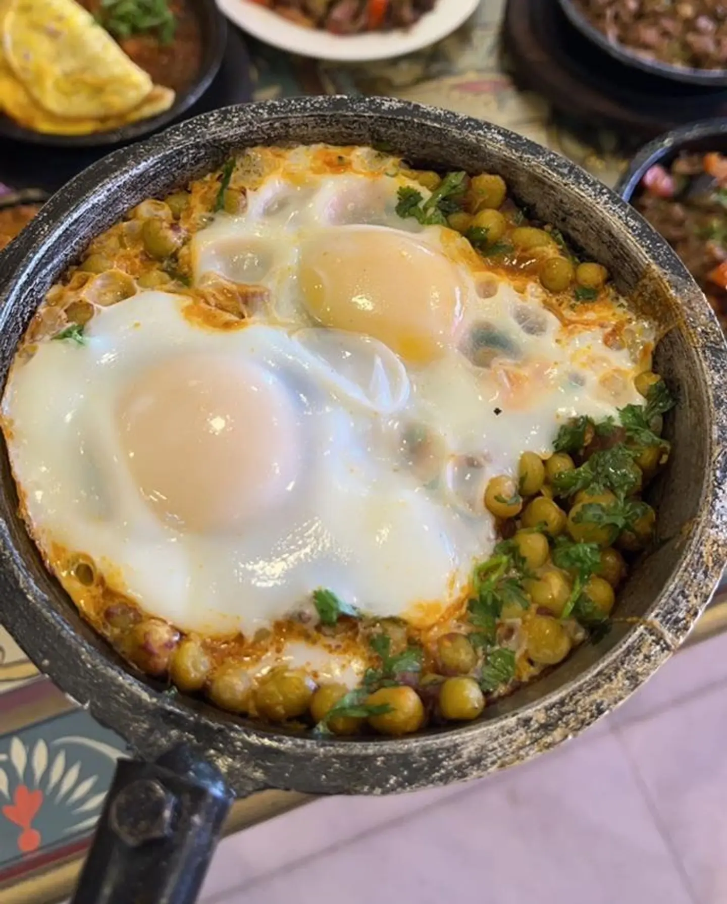 بزاليا مع البيض
