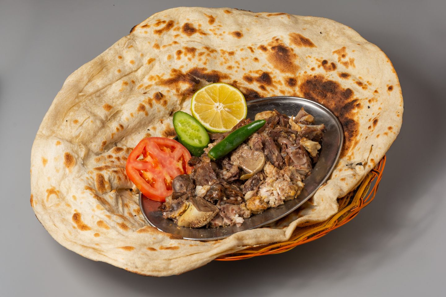 لحمة راس مع خبز التنور