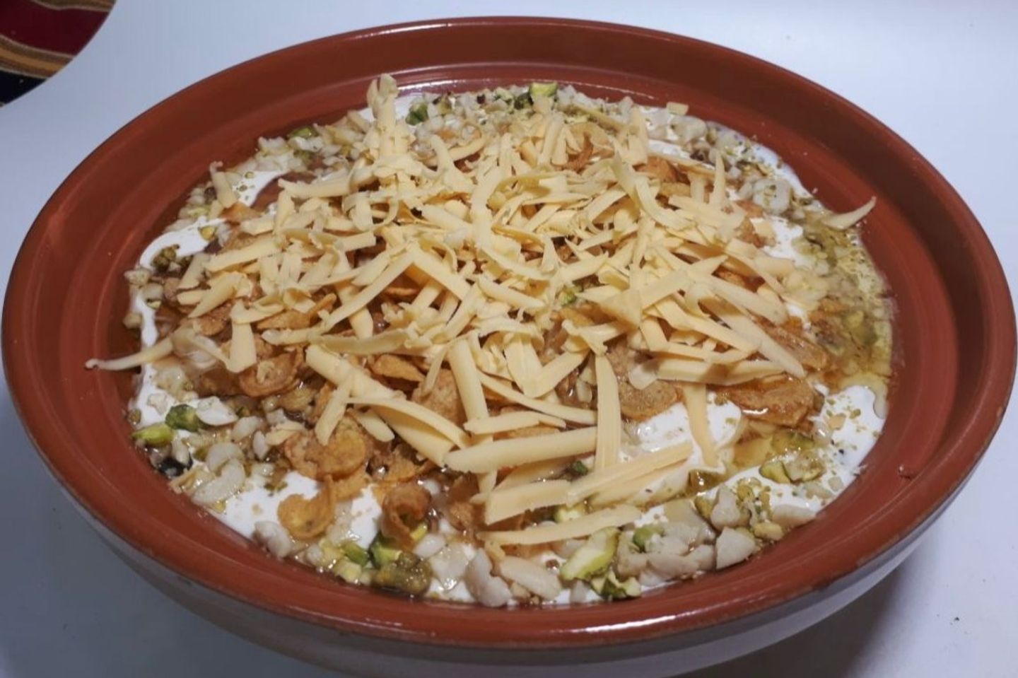 فنة بالتمر و القشطة و الجبن و المكسرات