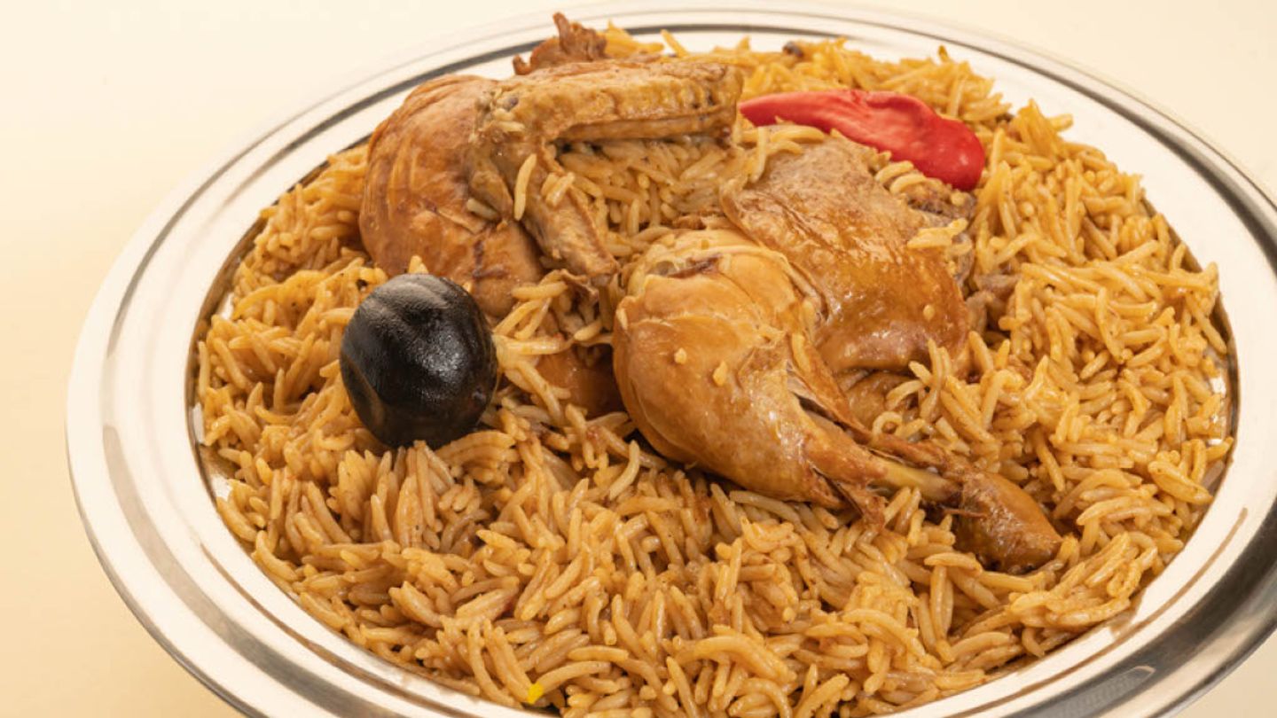 Whole Chicken Madghot With Rice