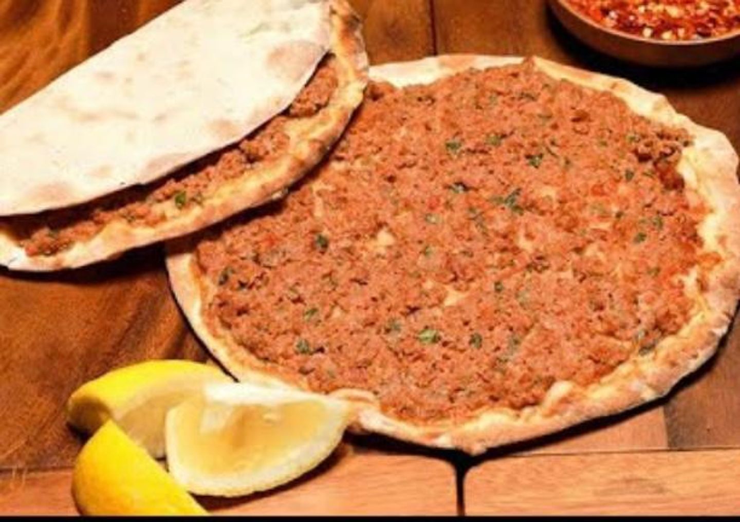 لحمة بالعجين
