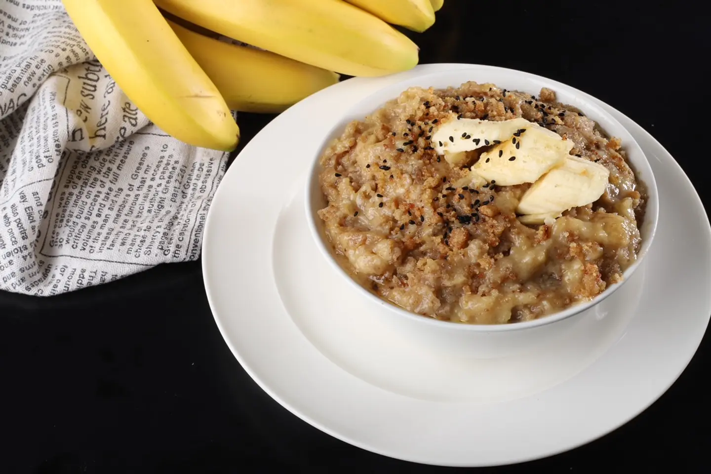 "Ma’asoub" Hot Banana Bread With Cream