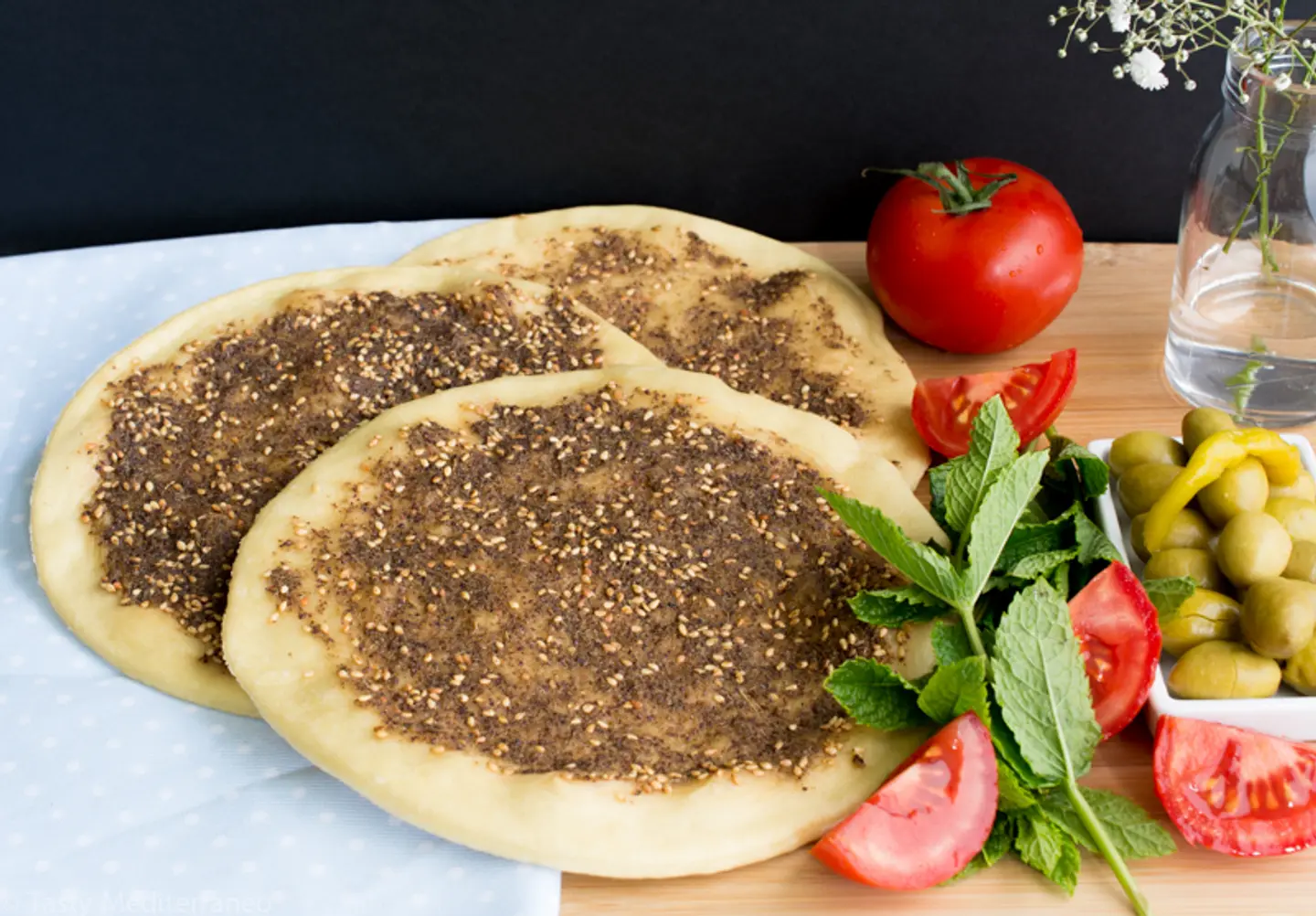 مناقيش زعتر وسط
